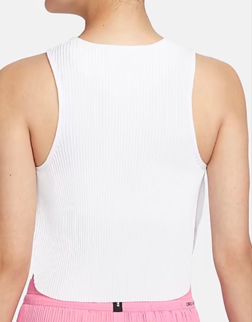 Nike ホワイト クロップドタンクトップ