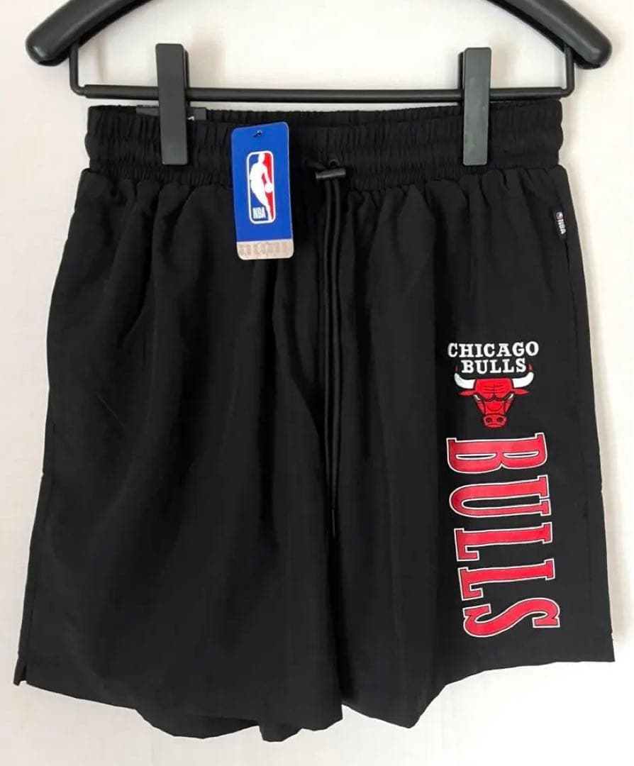 ☆新品☆M CHICAGO BULLS ショートパンツ　NBA バスケ　海外