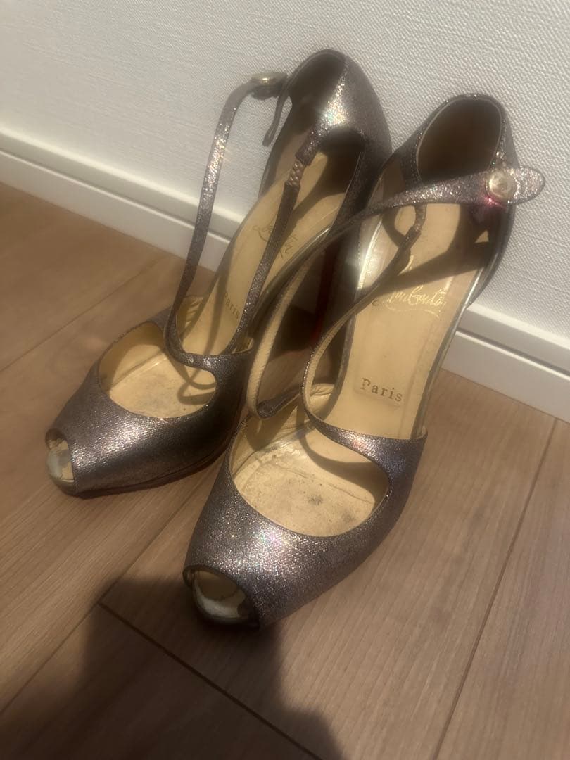 クリスチャンルブタン　シルバー オープントゥシューズ