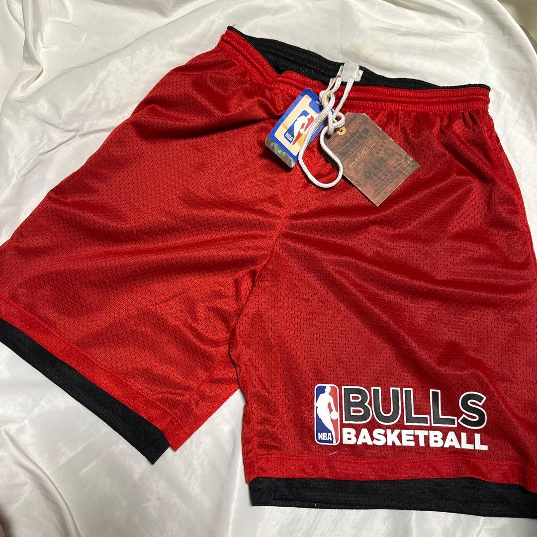 デッド　M シカゴ・ブルズ　Mitchell & Ness製メッシュショーツ