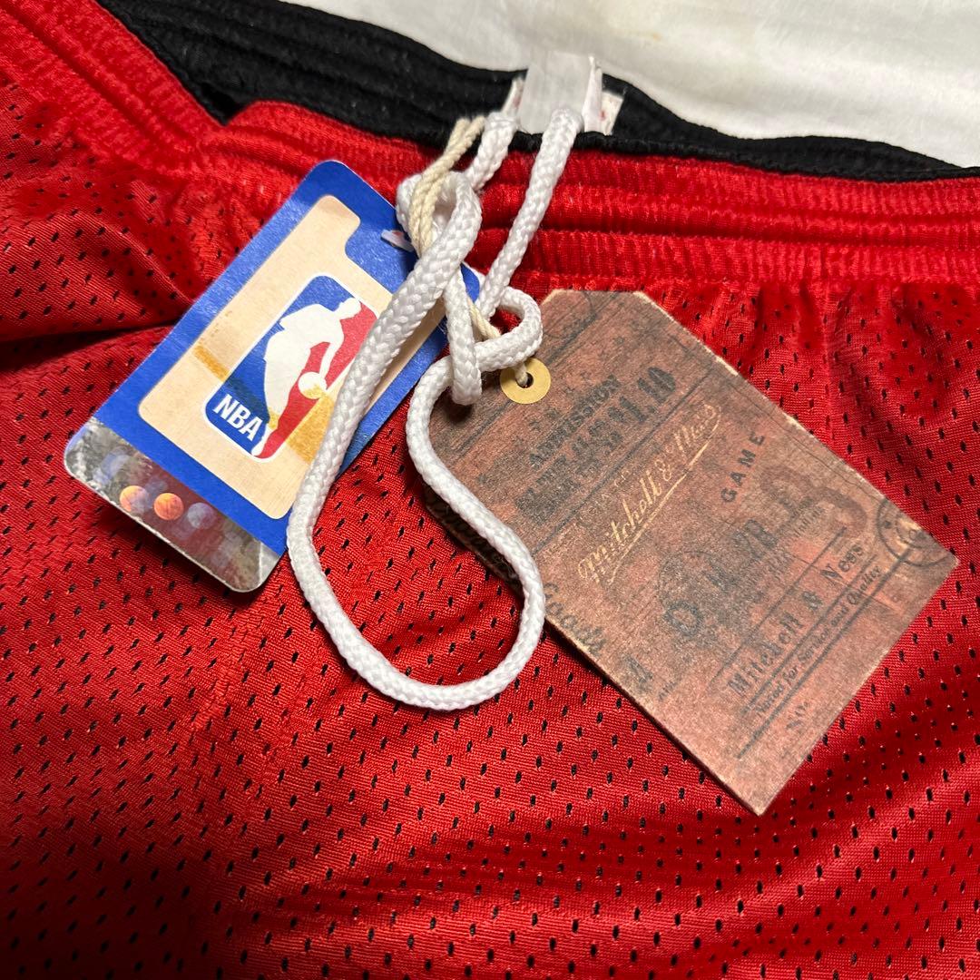 デッド　M シカゴ・ブルズ　Mitchell & Ness製メッシュショーツ