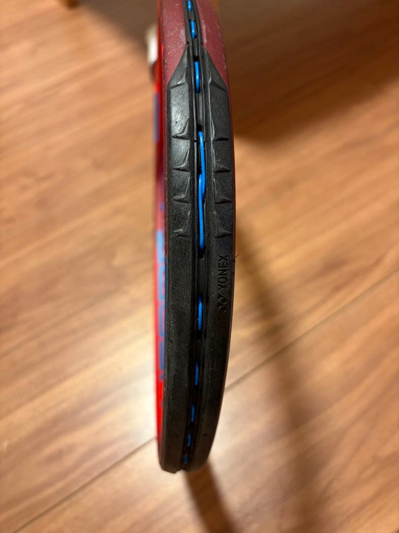 硬式用テニスラケット Vコア 100