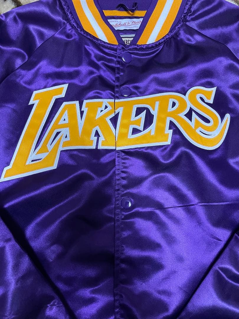 【美品】海外限定 ミッチェルアンドネス レイカーズ ジャケット Mサイズ