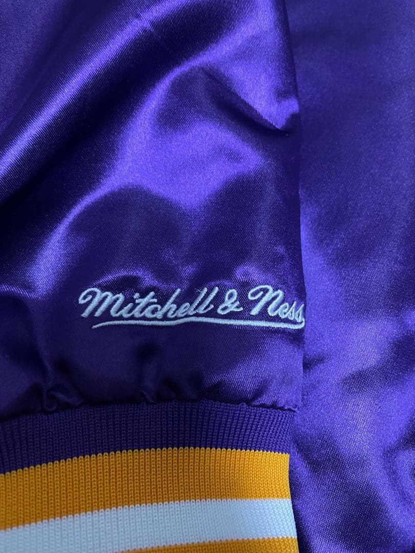 【美品】海外限定 ミッチェルアンドネス レイカーズ ジャケット Mサイズ