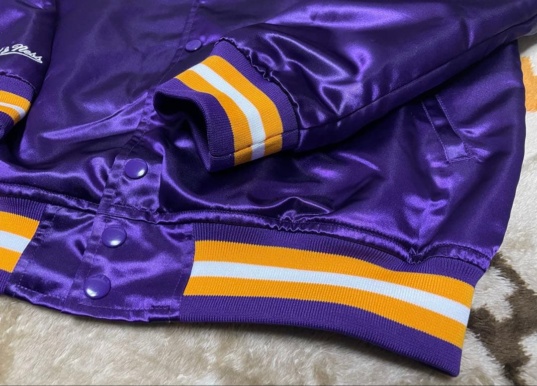 【美品】海外限定 ミッチェルアンドネス レイカーズ ジャケット Mサイズ