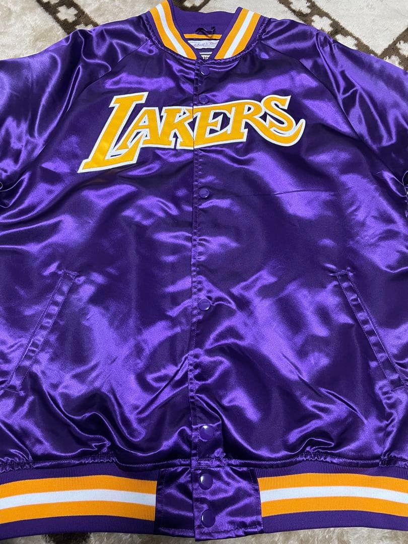 【美品】海外限定 ミッチェルアンドネス レイカーズ ジャケット Mサイズ