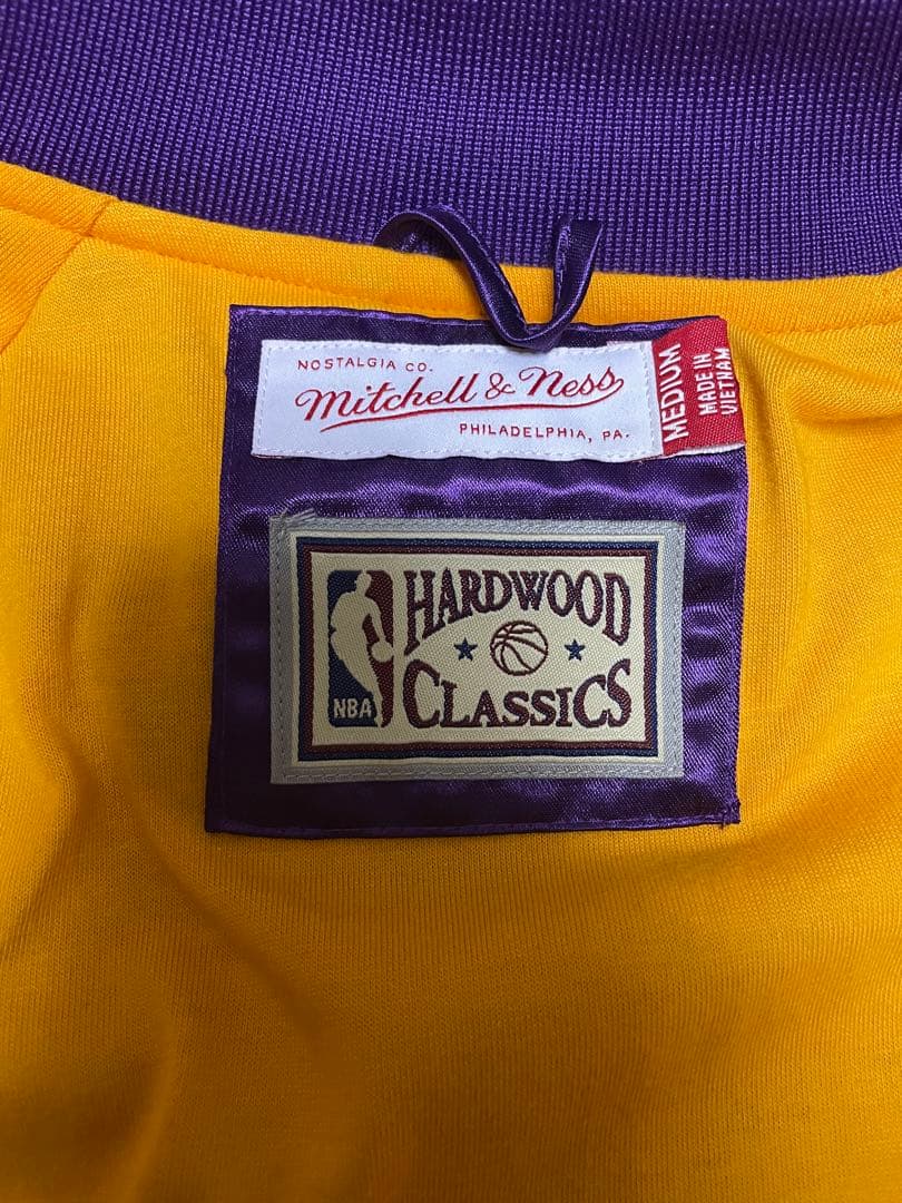 【美品】海外限定 ミッチェルアンドネス レイカーズ ジャケット Mサイズ