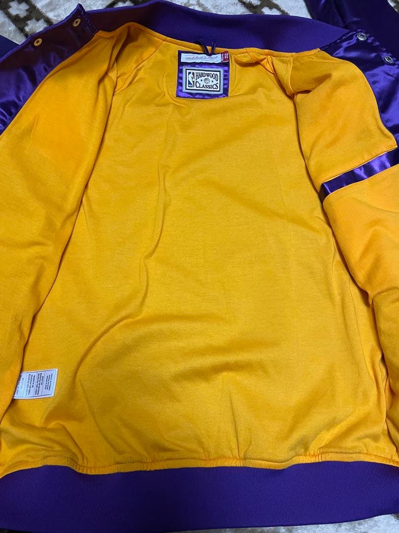 【美品】海外限定 ミッチェルアンドネス レイカーズ ジャケット Mサイズ