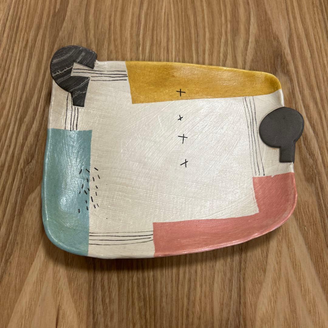 作家　陶芸作家　なんとなく四角皿　変形プレート　カラフルポップな台形皿　作家物