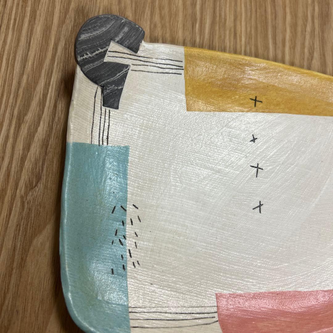作家　陶芸作家　なんとなく四角皿　変形プレート　カラフルポップな台形皿　作家物