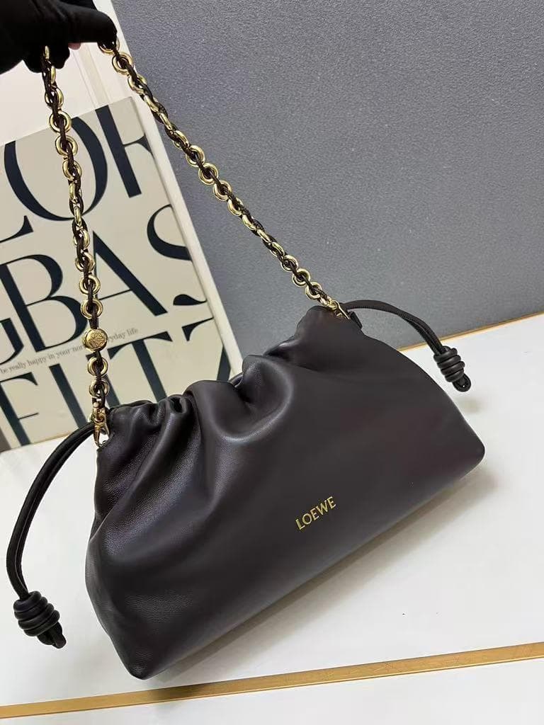 L0EWE ダークブラウン ショルダーバッグ