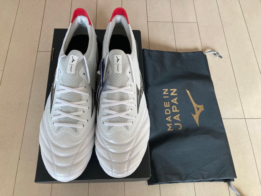 モレリアネオ4βジャパン　白　26.0㎝　新品。