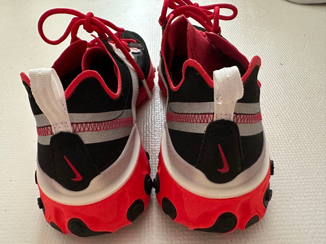 Nike ランニングシューズ 黒/赤