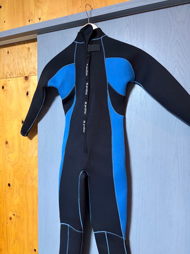 Z-Kids☆新品ウエットスーツ（10号）参考数値 身長137cm体重33.1g