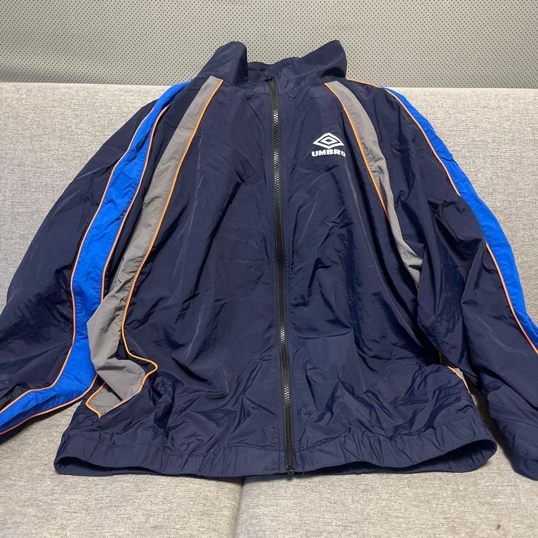 UMBRO 梅田サイファーネイビーウィンドブレーカー