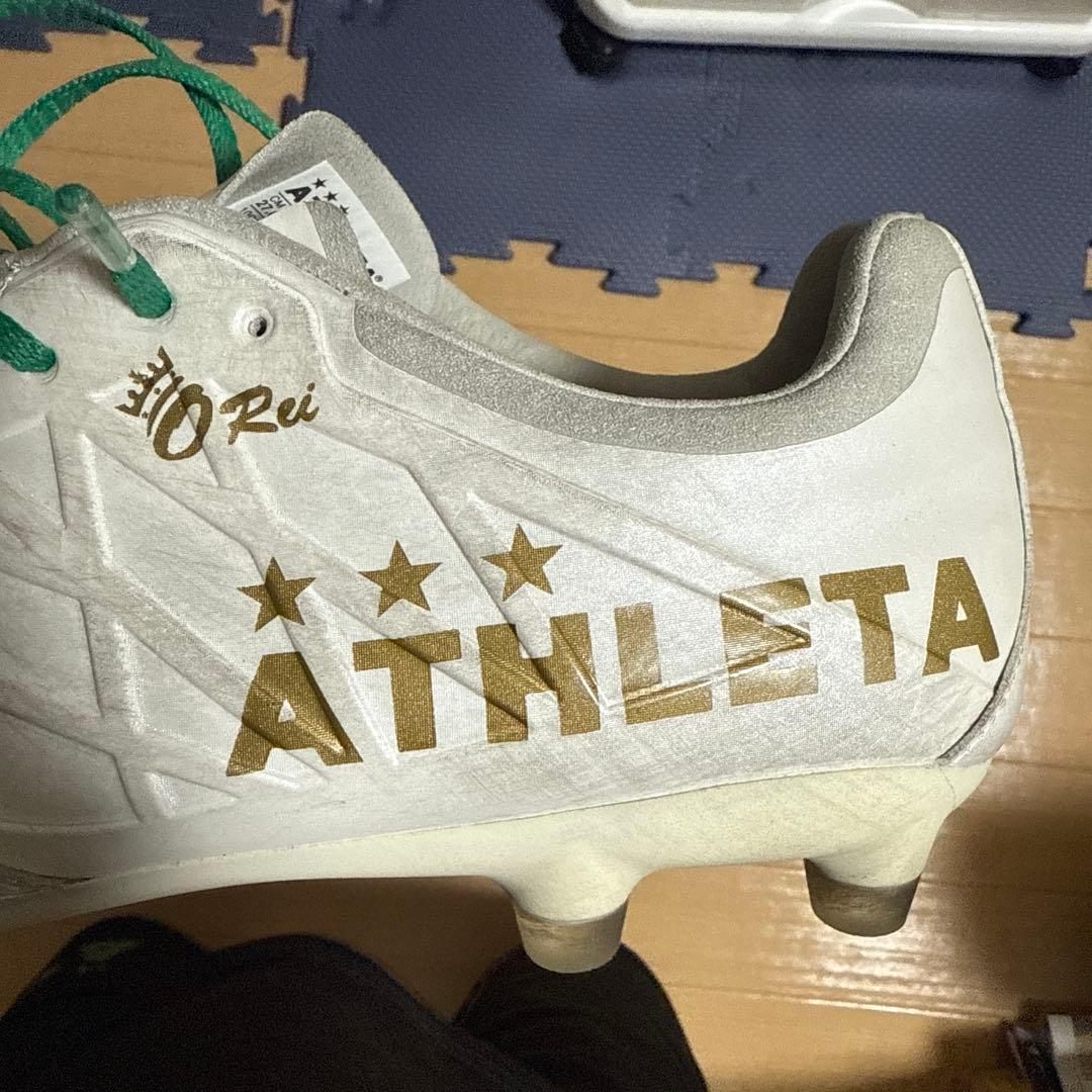 ATHLETA ホワイト　スパイク27.0cm
