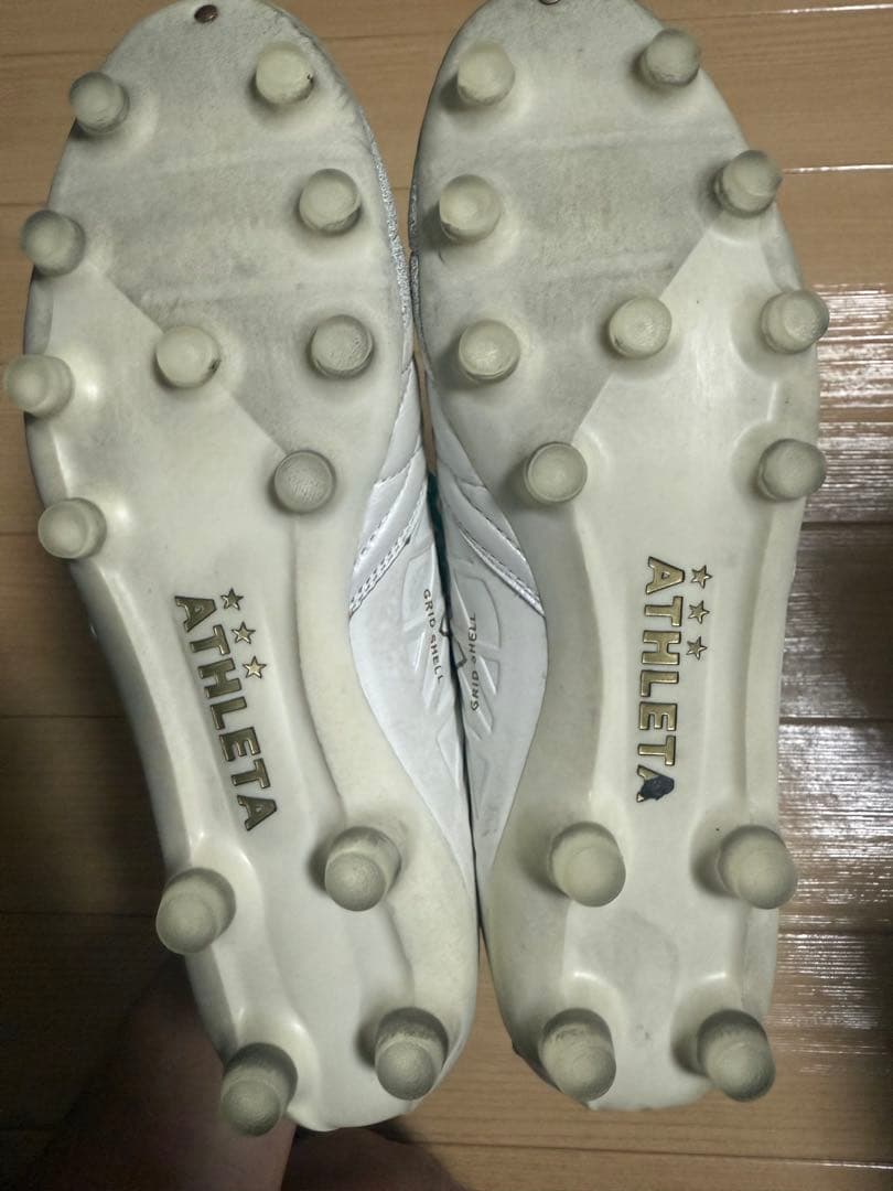 ATHLETA ホワイト　スパイク27.0cm