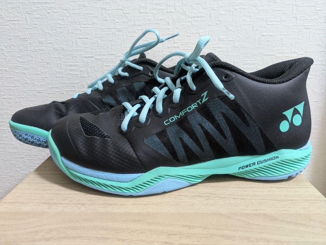 バドミントンシューズ ヨネックス　27センチ