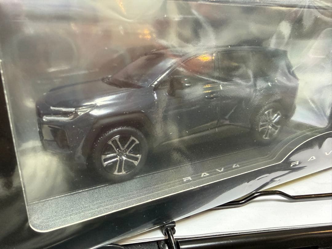 トヨタ 新型 RAV4 マッシブグレー カラーサンプル