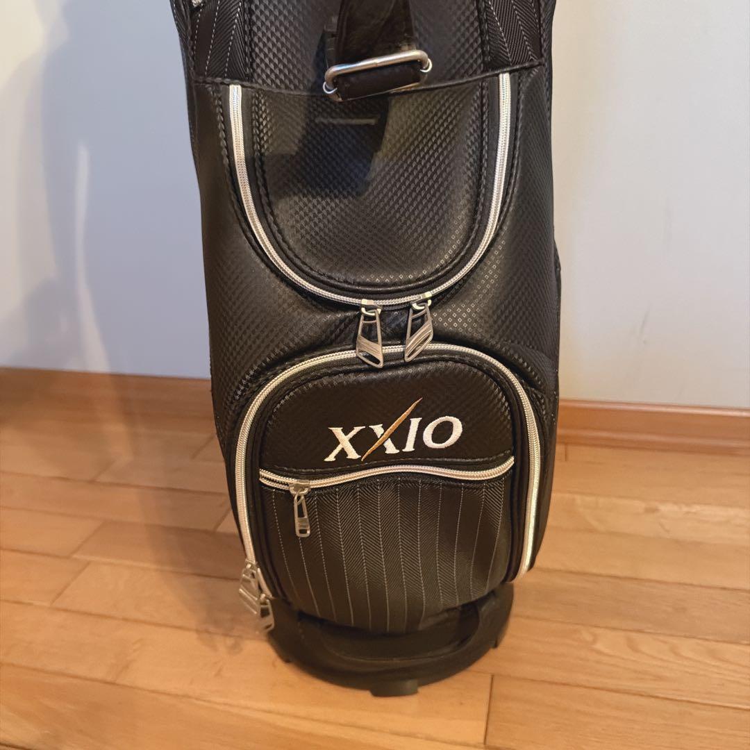 XXIO キャディバッグ ストライプ柄ブラック ゴルフバッグ　DUNLOP