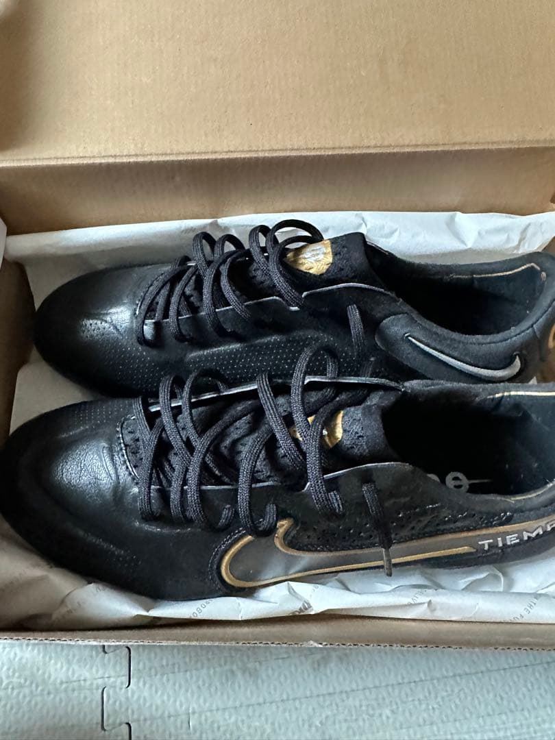 Nike Tiempos サッカーシューズ ブラック/ゴールド