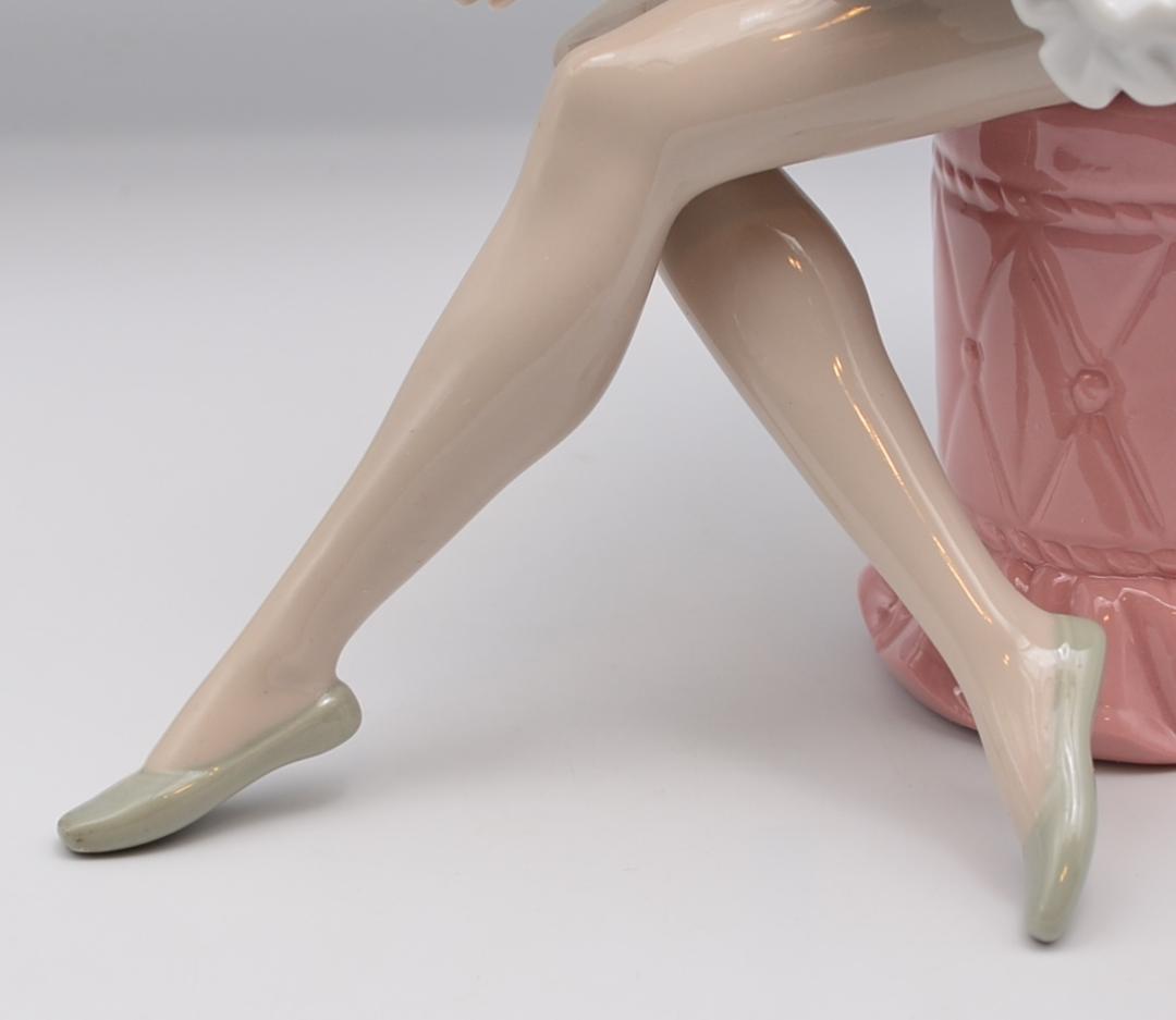 座るバレリーナ　★リヤドロ　スペイン　ポーセリン　光沢仕上げ　絶版　箱付き