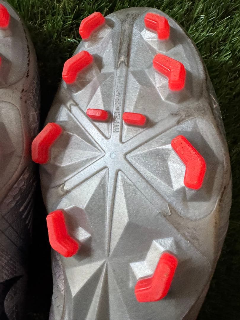 サッカースパイク　ナイキ　NIKE ファントム　ヴェノム　ベノム　FG 27