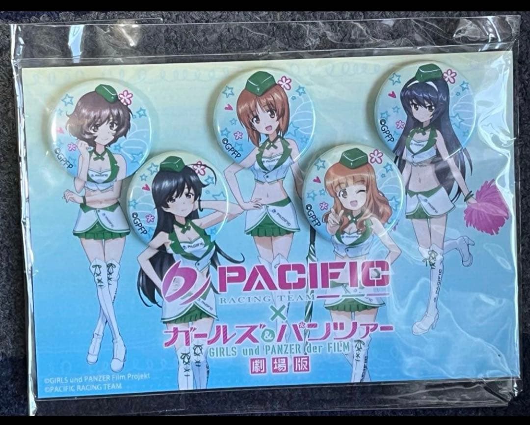 [美品]ガールズ＆パンツァーガルパンPACIFICコラボ缶バッジあんこうチーム❤️