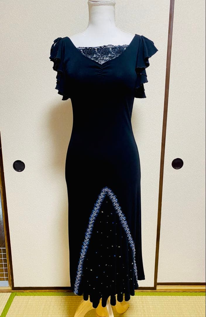 社交ダンスドレス 黒 ビーズ装飾&袖フリル付き