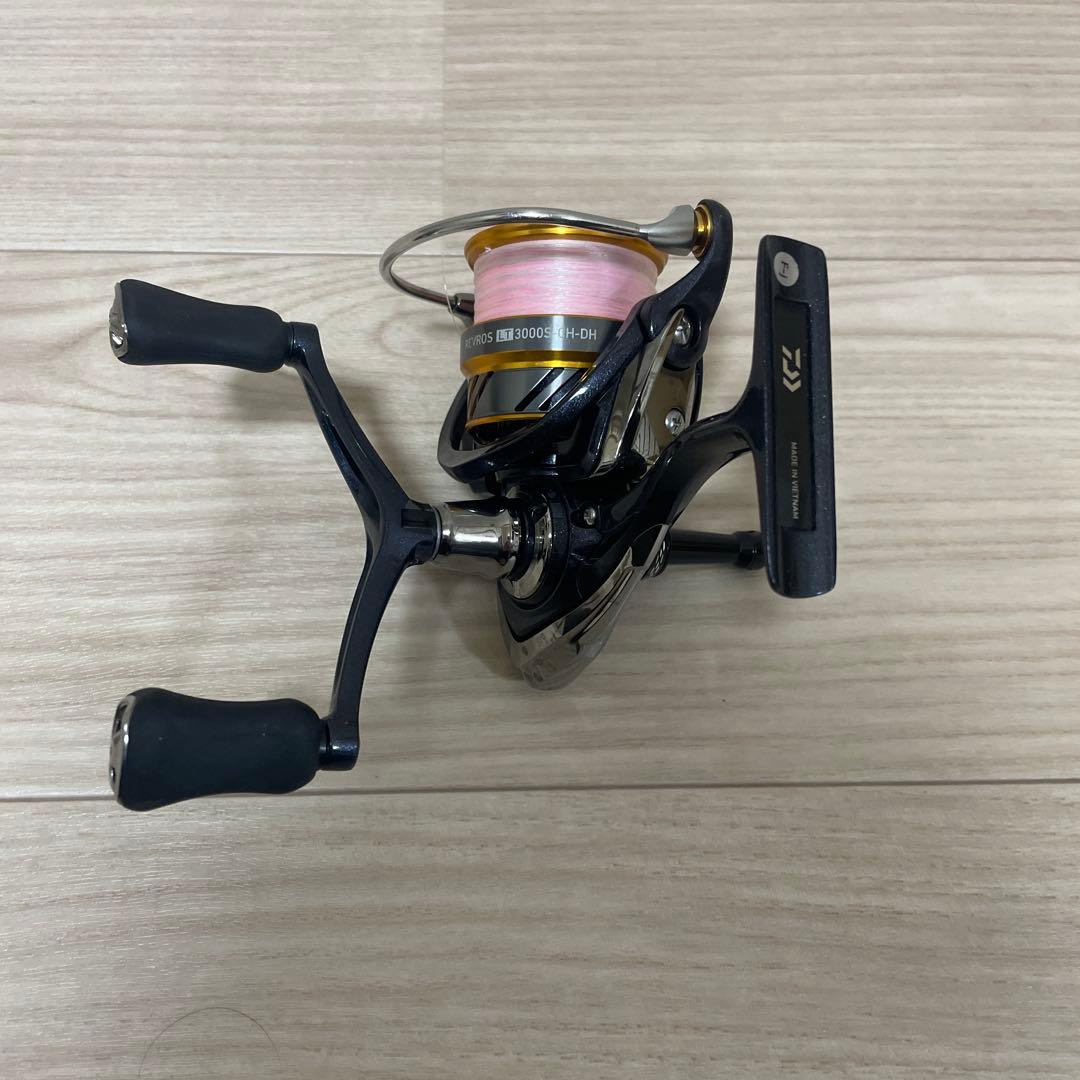 Daiwa REVROS LT 3000S-CH-DH スピニングリール　ダイワ