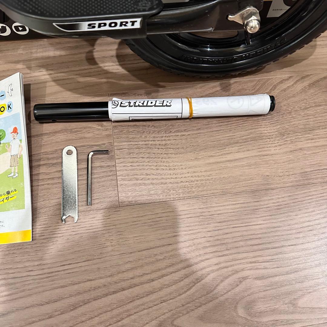 未使用品級　ストライダー スポーツ　黒　12インチ