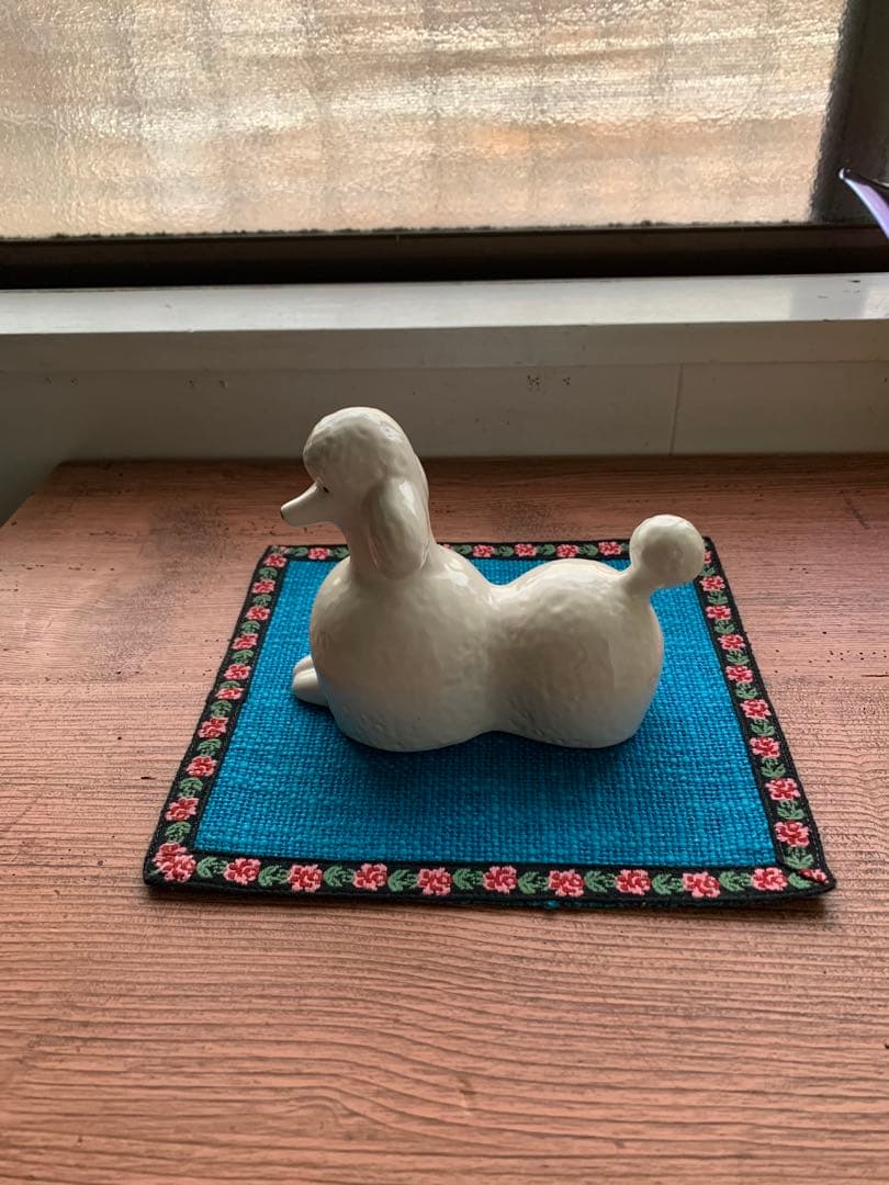 リサラーソン　白プードル