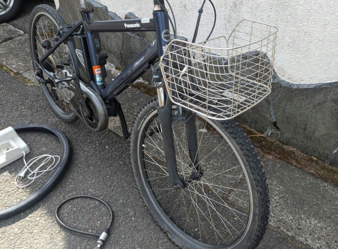 Panasonic 電動自転車　充電器　前タイヤ新品　京都引き取り限定