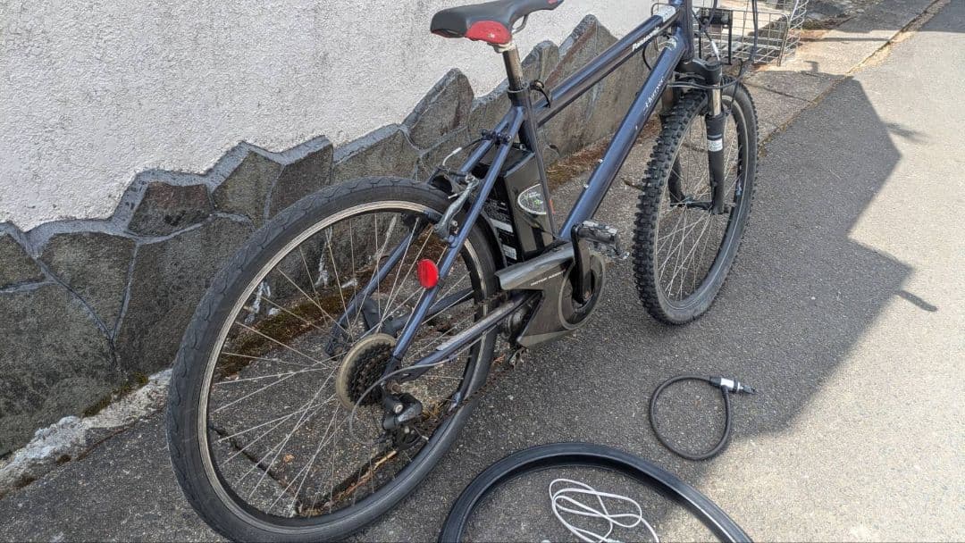 Panasonic 電動自転車　充電器　前タイヤ新品　京都引き取り限定