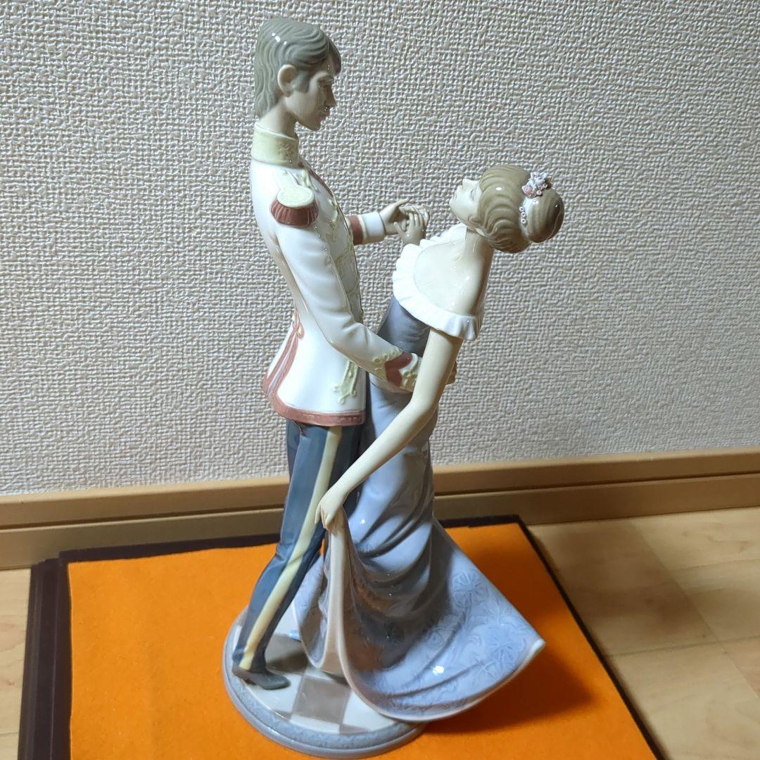 リヤドロ　ダンス