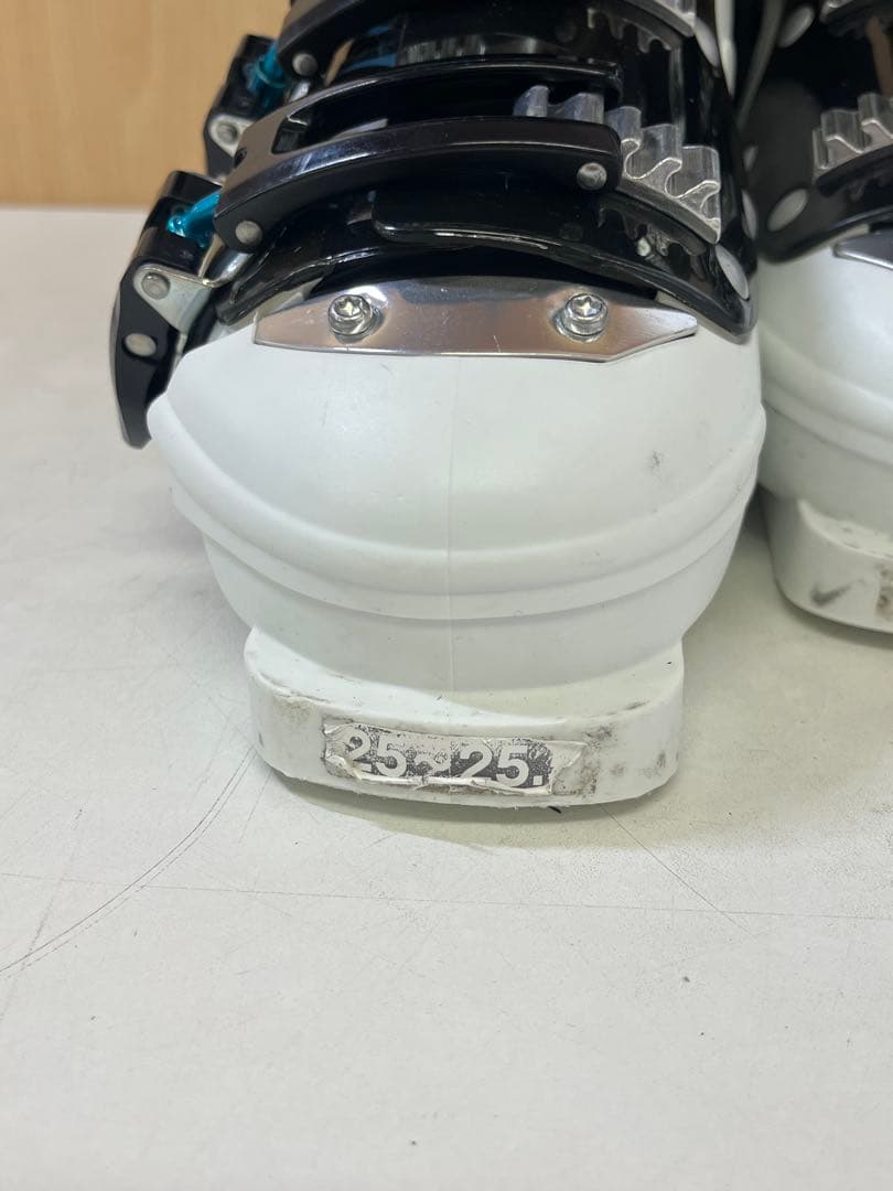 M139 KASTLE スキー靴 ブラック/ホワイト 25cm ケスレー