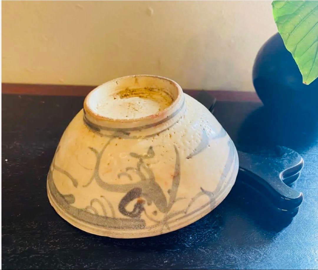 アンティーク・汕頭（スワトウ）染付草花文・小碗・唐木鑑賞スタンド付・２点セット