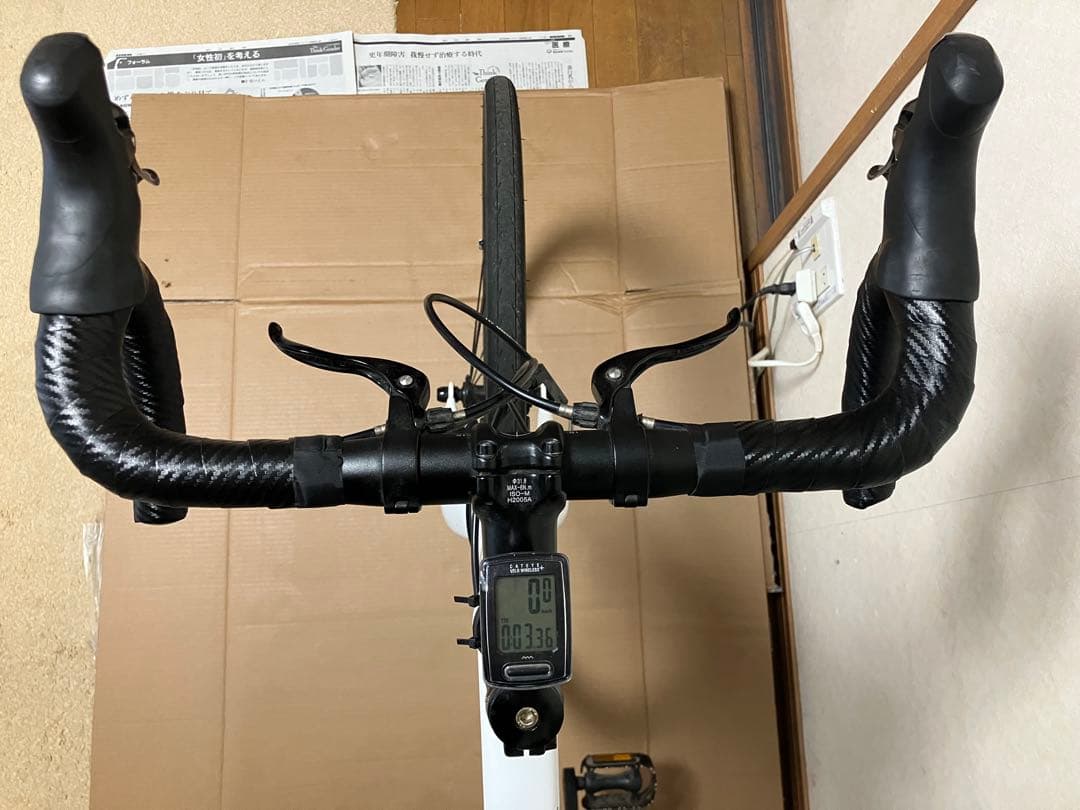 GIANT ESCAPE R DROPホワイトクロスバイク 速度計、鍵付き