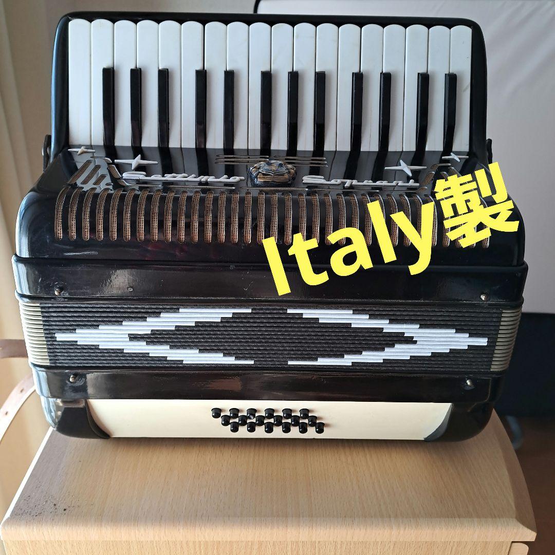 Settimo Soprani アコーディオン 黒と白