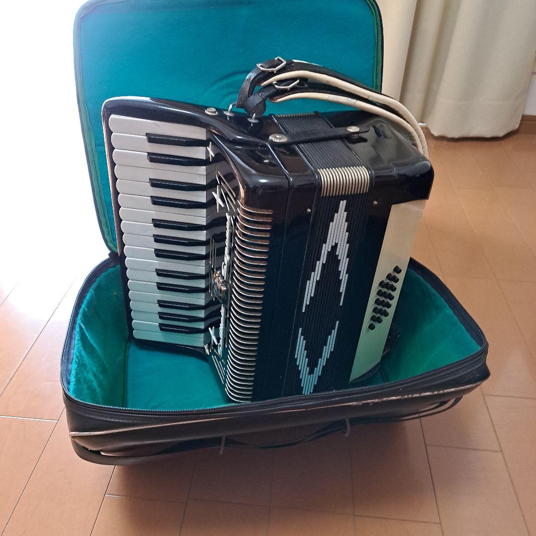 Settimo Soprani アコーディオン 黒と白