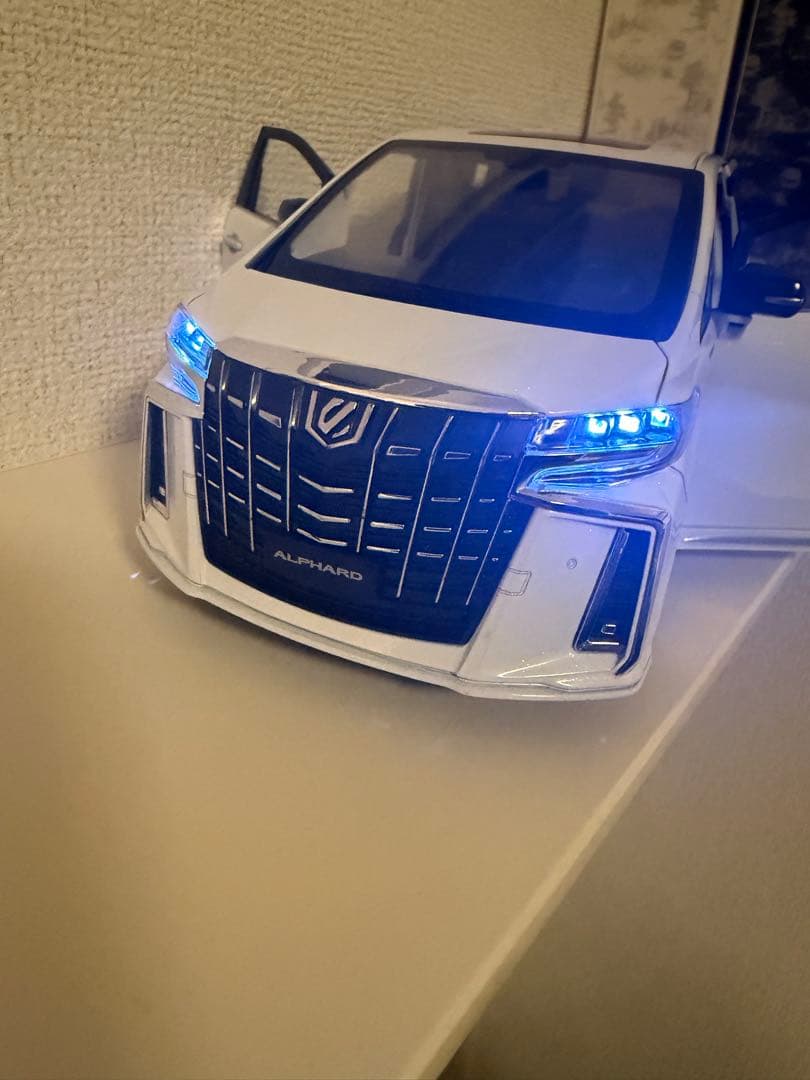 最終値下げ！これ以上は値下げできません トヨタ アルファード ミニカー 1/18
