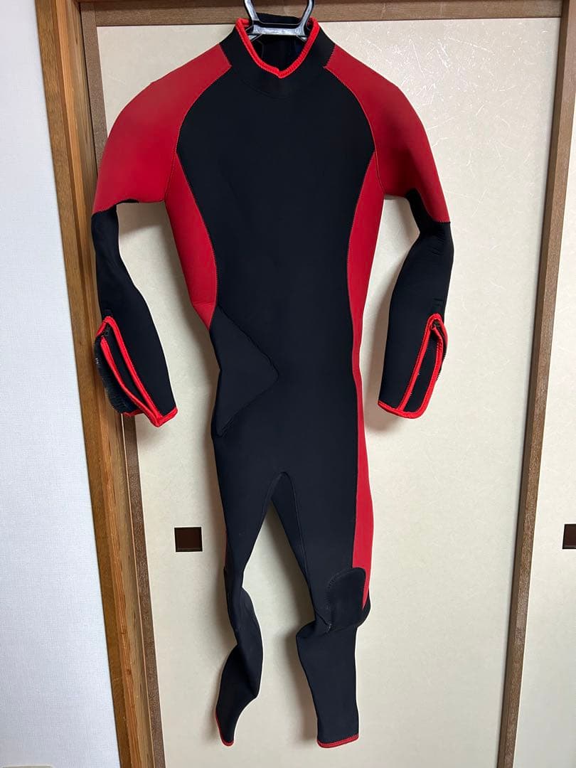 ウェットスーツ 5mm 黒と赤 Mサイズ