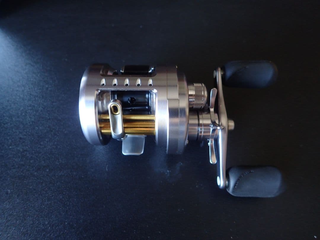 超美品　シマノ カルカッタ コンクエスト 51DC 左