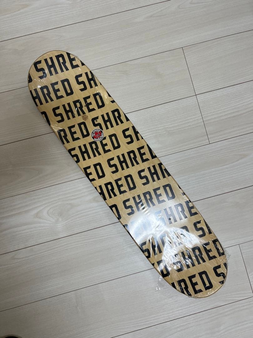 SHRED スケートデッキ　7.8