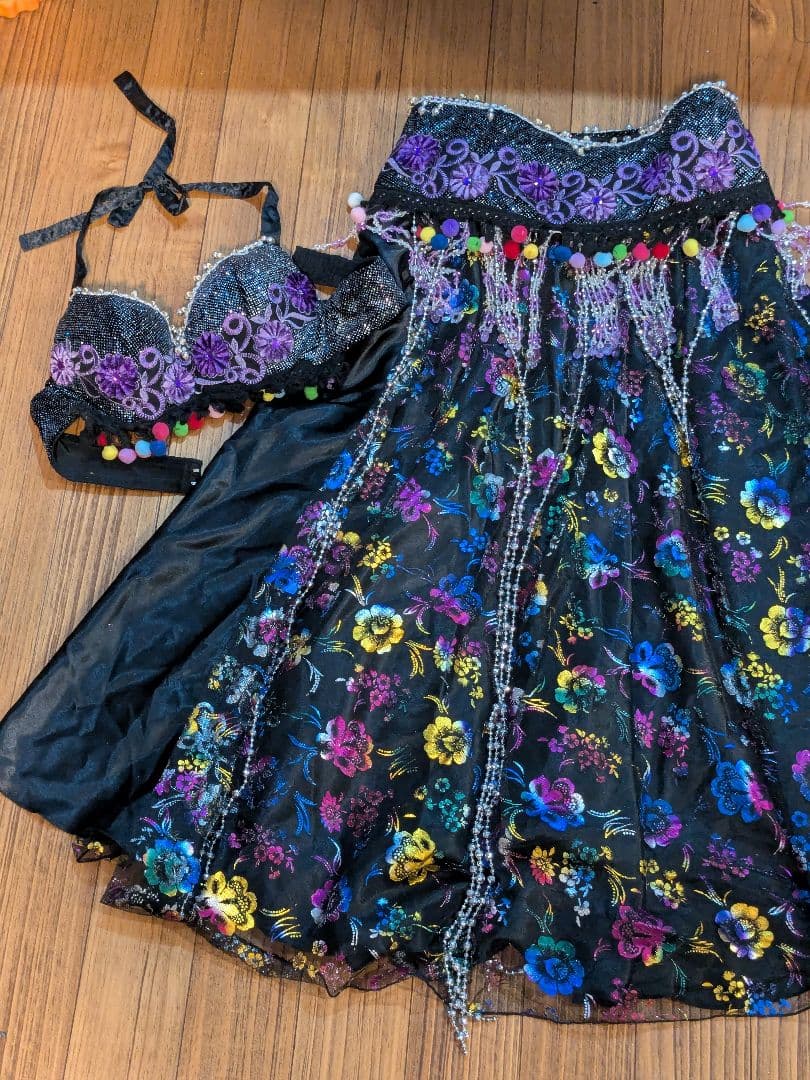 ベリーダンス 衣装　三点セット　黒 花柄　ビーズ