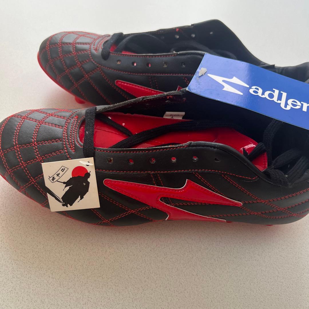adler サッカーシューズ 黒赤